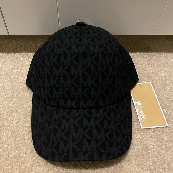 🏷️NWT🏷️ Michael Kors Hat - Picture 1 of 5